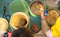 Bữa ăn thiếu thốn của trẻ mầm non vùng cao khi hết hỗ trợ của Nhà nước