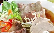 Không có chuyện muốn bán bún bò Huế phải đến Huế xin phép