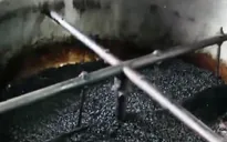 Phát hiện cơ sở sản xuất cà phê trộn đậu nành và hóa chất