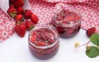 Đổi vị bữa sáng bằng món mứt dâu ăn với bánh mì