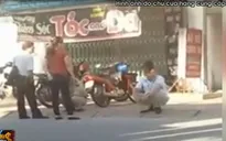 Cán bộ thuế dàn hàng, chặn khách trước quán ăn để đòi nợ thuế