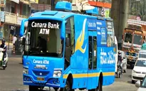 Xe bus ATM - Giải pháp sáng tạo thời khủng hoảng đổi tiền tại Ấn Độ