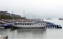 Tàu du lịch vịnh Hạ Long đón trả khách tại cảng mới