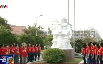 Cô bé hát 80 bài quốc ca đi từ thiện được gia đình ủng hộ tuyệt đối