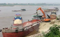 Xử lý 8 tàu khai thác cát trái phép trên sông Hồng