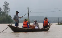 Cứu trợ khẩn cấp 4 tỉnh miền Trung bị thiệt hại nghiệm trọng do mưa lũ