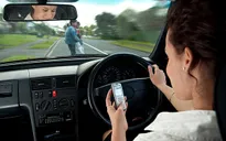 "Vỡ bụng" với cách ngăn tài xế nhắn tin khi đang lái xe tại New Zealand