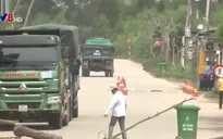 Quảng Ngãi: Bất an vì xe tải, dân chặn đường cấm xe