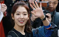 Park Shin Hye xinh khó cưỡng tại show diễn của Chanel