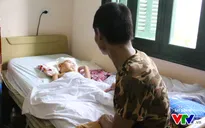 Bé trai bị chú vô tình bắn súng vào đầu qua cơn nguy kịch