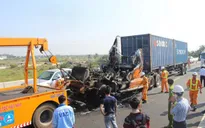 Xe container bốc cháy dữ dội gây ùn tắc kéo dài tại cao tốc Long Thành