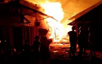 Hỏa hoạn thiêu rụi 40 kiốt tại Lâm Đồng