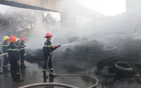 Cháy lớn tại điểm tập kết hàng nghìn lốp ô tô