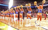 Công việc của cheerleader tại 1 trận đấu NBA