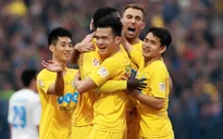 Hoàng Thịnh sút phạt tuyệt đẹp giúp FLC Thanh Hóa gỡ hòa