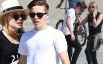 "Phi công trẻ" Brooklyn Beckham chia tay "máy bay bà già"