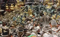 Ghé thăm chợ đồ cũ, đồ cổ độc nhất trong năm tại Hà Nội