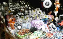 Những chiêu trò móc túi khách hàng tại chợ Trời