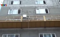 TP.HCM: Rơi từ tầng 8 chung cư, 2 công nhân thương vong