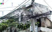 Nhà sắp sập, dân vẫn không chịu di dời