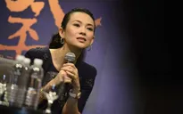 Chương Tử Di trở lại phim trường sau một tháng sinh con