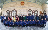 ĐT Futsal thăm Đại sứ quán Việt Nam tại Uzbekistan