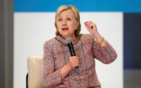 Ứng viên Hillary Clinton hứa hẹn cấp thẻ xanh cho du học sinh