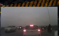 Cố tình “đánh võng” ngăn ô tô sau vượt lên