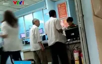 Cò mồi nộp phạt giao thông, lấy giấy tờ xe trong… tích tắc
