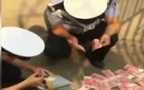 “Cơn mưa tiền” bất ngờ xuất hiện trên bầu trời Trung Quốc