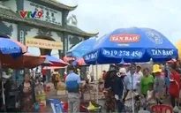 Bạc Liêu: Hàng quán lộn xộn trước cổng chùa Quan Âm Phật Đài