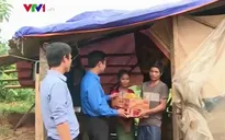 Tuổi trẻ Quảng Bình vượt lũ cứu trợ người dân
