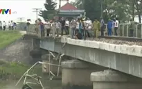 Tàu hỏa tông xe tải, tài xế trọng thương ​