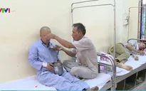 Thương cụ ông chăm con ung thư, vợ bệnh tim