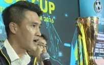 Người hâm mộ chào đón cúp vàng AFF tới Việt Nam