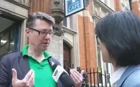 Người đi bỏ phiếu Brexit bày tỏ quan điểm