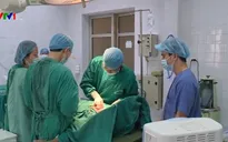 Bệnh nhân bị ngã thủng bụng tại Hà Nội được cứu sống