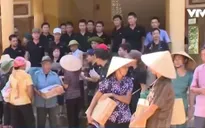 Hội Chữ thập đỏ Việt Nam cứu trợ người dân vùng lũ Hà Tĩnh
