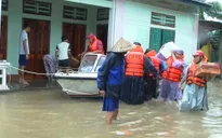 Cứu trợ người dân vùng lũ Nam Trung Bộ