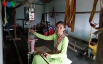 Sắc xuân trên thổ cẩm người Chăm