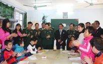 Đại tướng Ngô Xuân Lịch thăm và tặng quà các cựu chiến binh