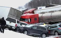 50 xe đâm nhau liên hoàn trên đường cao tốc Mỹ