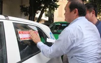 Hà Nội dán đề can tuyên truyền về ATGT cho xe taxi