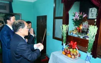 Chủ tịch Quốc hội dâng hương tưởng nhớ Bác Hồ