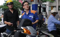 Giá xăng giữ nguyên, giá dầu tăng nhẹ