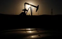 IEA: Giá dầu đã thoát đáy