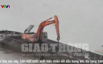Hà Nội: Xác minh thông tin đổ hợp chất nghi là chất thải xuống sông Hồng