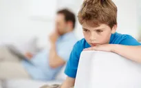 Dấu hiệu nhận biết sớm trẻ tự kỷ