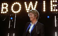 Brit Awards 2016 vinh danh huyền thoại David Bowie