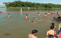 Quảng Ngãi: Dạy bơi miễn phí trên sông cho trẻ